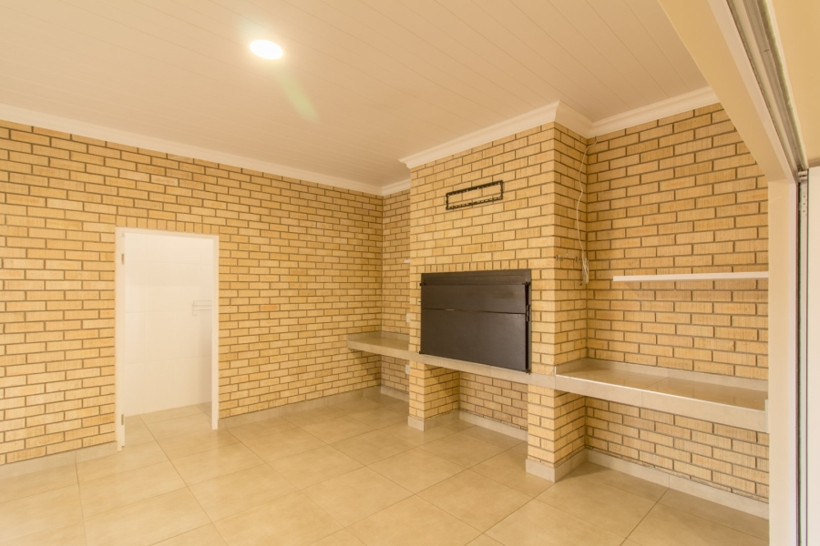 4 Bedroom Property for Sale in Menkenkop Western Cape